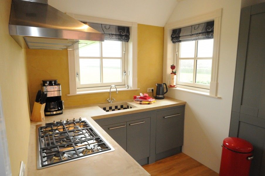 Moderne keuken in vakantiehuis Sonja, Den Hoorn met uitzicht op Texelse velden.