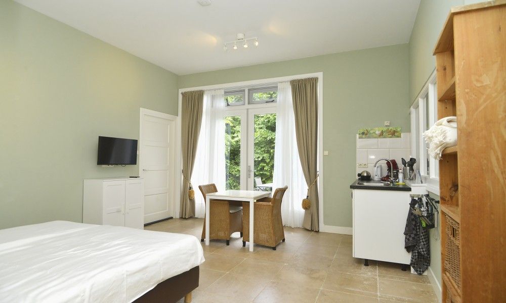 Ruime binnenruimte van B&B Nederlof in De Cocksdorp, Texel. Geniet van een ontspannen vakantie op de Waddeneilanden.