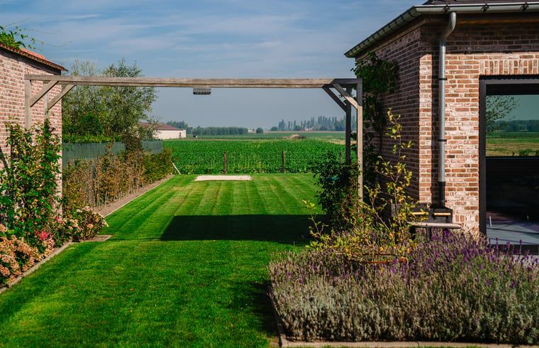 Vakantiehuis in Gistel met prachtig uitzicht op de omliggende velden, ideaal voor natuurliefhebbers in West-Vlaanderen, Belgie.