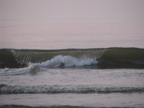 Wellen brechen am Strand von BosenDuin, West aan Zee, Terschelling.