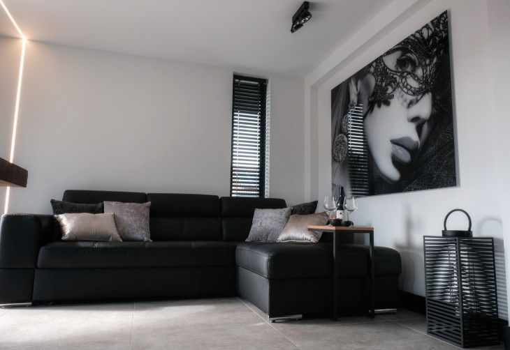 Stijlvolle woonkamer in vakantiehuis Lusandre, Olen, Antwerpen met moderne inrichting voor ultiem comfort.