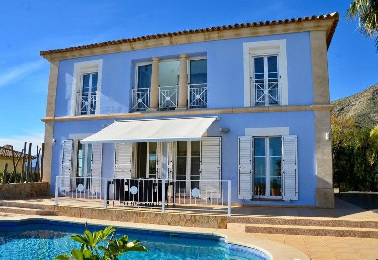 Moderne villa in Finestrat, Costa Blanca, Spanje, Ruime modern ingerichte villa met prachtig uitzicht en zwembad.