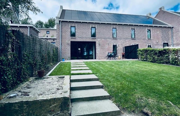 Vakantiehuisje in Lioessens met ruime tuin en terras, gelegen op het Friese platteland, Friesland.