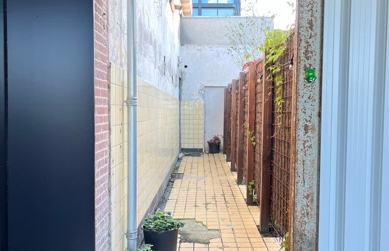 Vakantiehuisje in Lioessens met ruime achtertuin, gelegen in Friesland, op het platteland.