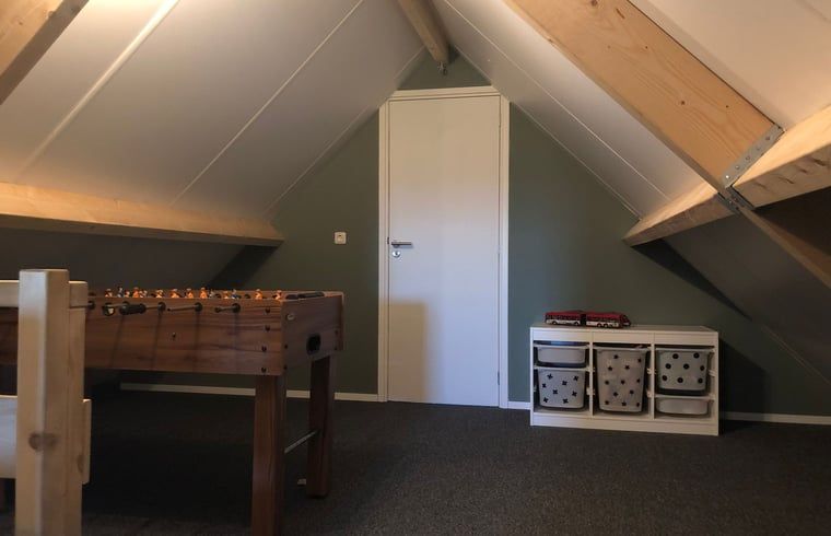 Zolderkamer met speelruimte in Vakantiehuis in 't Harde, Veluwe, ideaal voor kinderen.