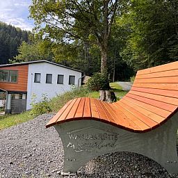 Vakantiehuisje in Schmallenberg-Oberkirchen biedt rust midden in de bossen van Sauerland, nabij Winterberg in Duitsland.