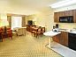 Verblijf 10025501 • Vakantie appartement Midwesten • Country Inn & Suites by Radisson, Crystal Lake, IL  • 5 van 26