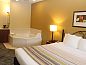 Verblijf 10025501 • Vakantie appartement Midwesten • Country Inn & Suites by Radisson, Crystal Lake, IL  • 9 van 26