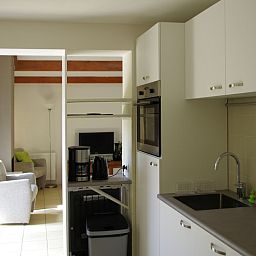 Moderne keuken in Kussengevecht Duinvilla, Den Haag, vakantiehuis aan de Noordzeekust met alle benodigde apparatuur.