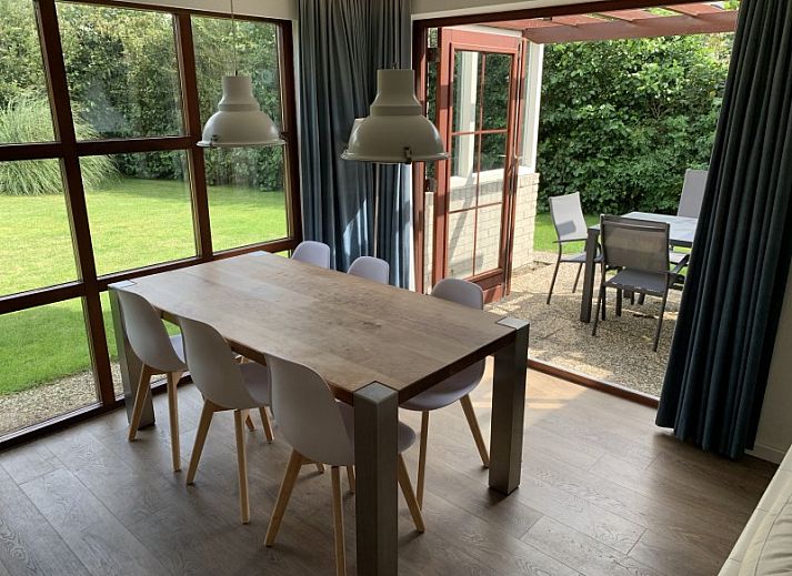 Entree van Het Zonneveld, een vakantiewoning in De Cocksdorp Texel met moderne opbergruimte.