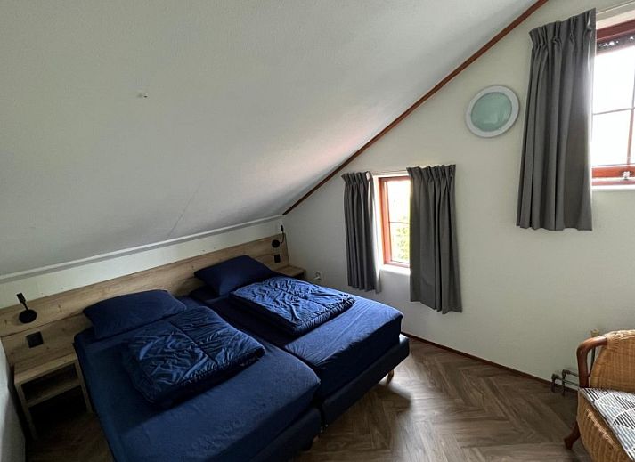 Stijlvolle badkamer in Het Zonneveld vakantiehuis op Texel met moderne voorzieningen.
