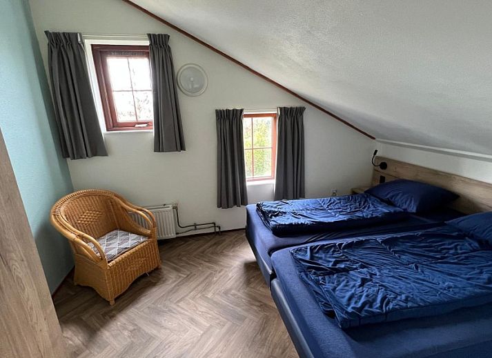 Stijlvolle badkamer in Het Zonneveld vakantiehuis op Texel met moderne voorzieningen.
