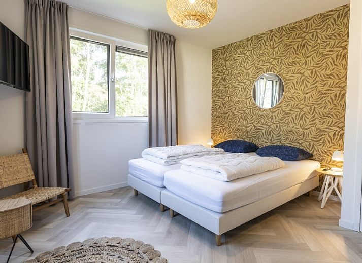 Moderne villa op Vakantiepark So What, Texel met zonne-energie en comfortabele buitenruimte.