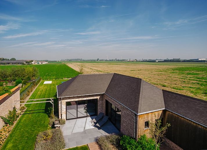 Vakantiehuis in Gistel met prachtig uitzicht op de omliggende velden, ideaal voor natuurliefhebbers in West-Vlaanderen, Belgie.
