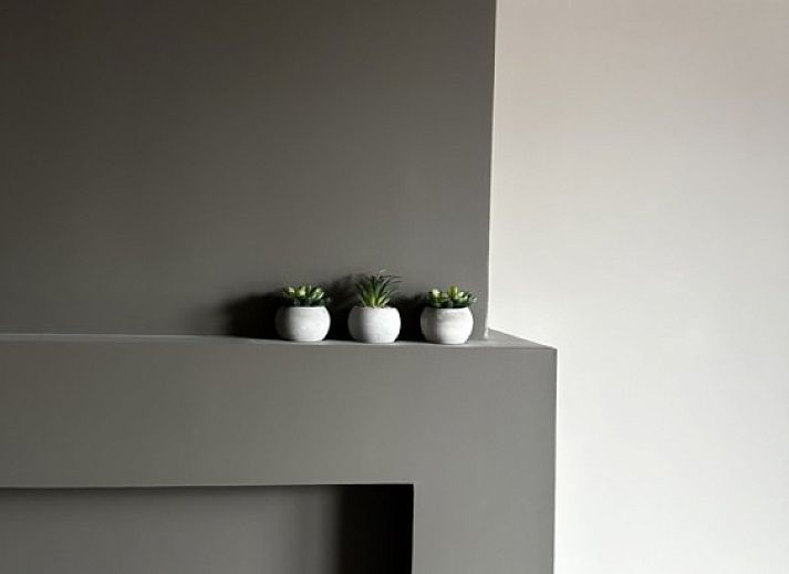 Moderne keuken in Villa Frans Luxe Appartement, Oostende, met strakke gootsteen en elegante tegels.