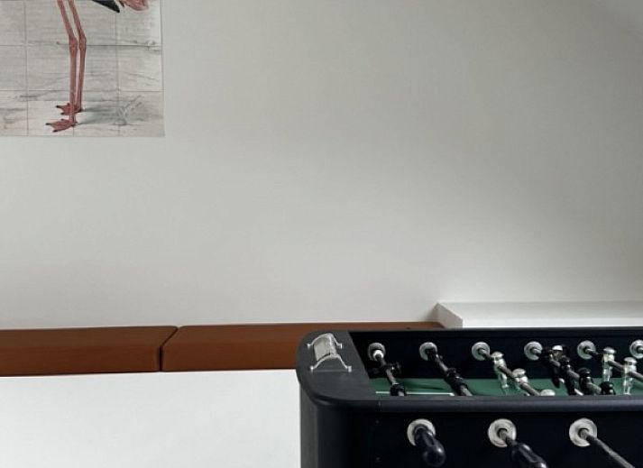 Ruime keuken in Villa Frans Luxe Appartement, Oostende, met moderne apparatuur en stijlvolle kasten.