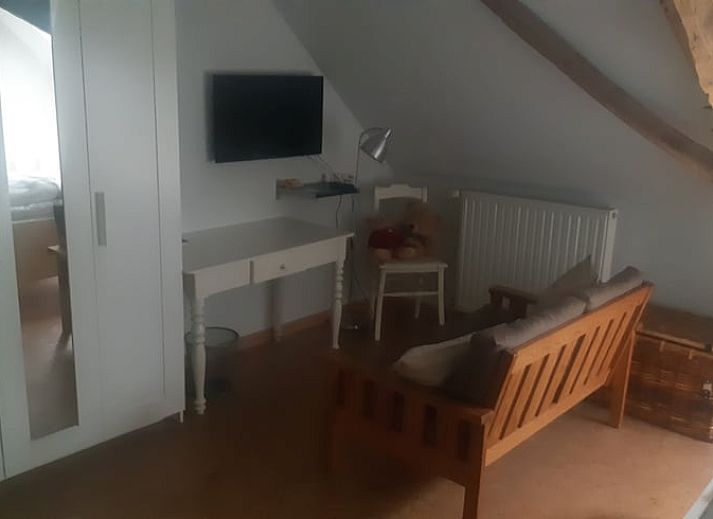 Groene omgeving bij Vakantiehuisje in Onkerzele, Geraardsbergen, met weelderige planten en rustieke charme in Oost-Vlaanderen.