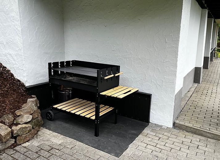 Vakantiehuisje in Schmallenberg-Oberkirchen biedt een prachtig uitzicht op de bossen, ideaal voor natuurliefhebbers in Sauerland, Duitsland.