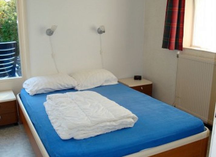 Gezellige woonkamer in de Olm vakantiehuis, Midsland Noord, Terschelling, met moderne keuken.