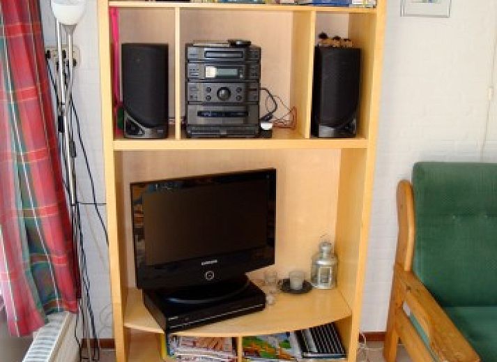 Gezellige woonkamer in de Olm vakantiehuis, Midsland Noord, Terschelling, met moderne keuken.