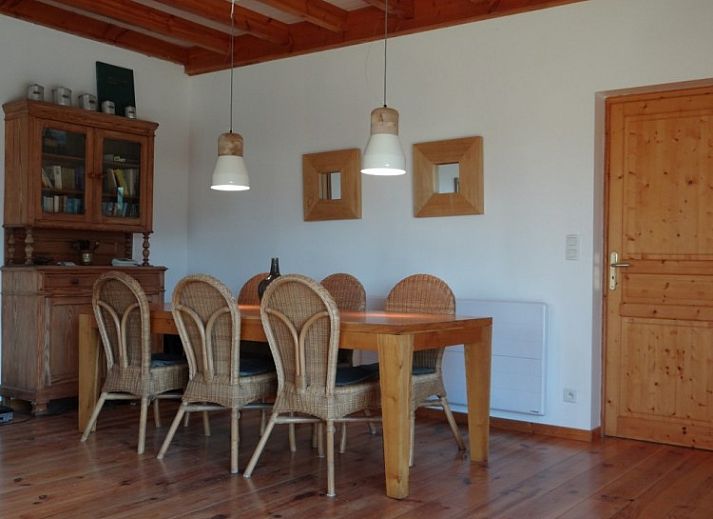 Vakantiehuis Bouysonnet in Salignac, Aquitaine biedt ontspanning bij het zwembad te midden van groene natuur.