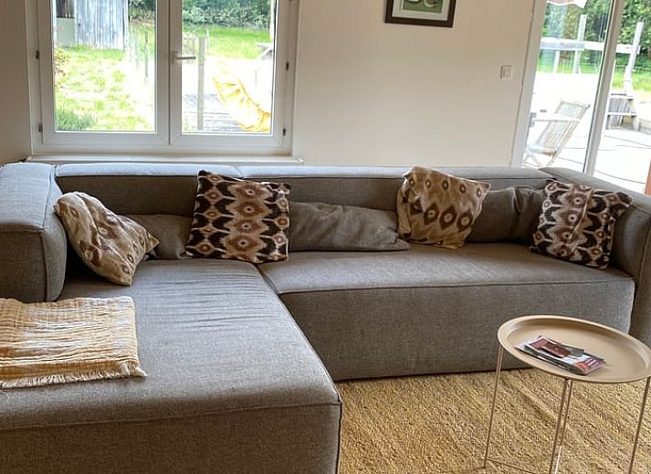 Natuurlijke appelboom bij Vakantiehuis in Morcenx, Aquitaine, Frankrijk, biedt een rustgevend uitzicht.