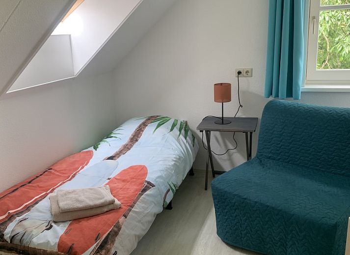 Zandstrand nabij Vakantie Villa Makkum, perfect gelegen aan het IJsselmeer voor ontspanning en recreatie in de Friese natuur.