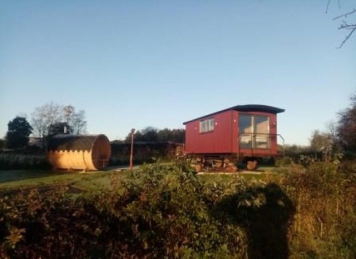 Le Wagon vakantiehuis in Graide, Ardennen, Belgie, met prachtig uitzicht op de natuur en een unieke buitensauna.
