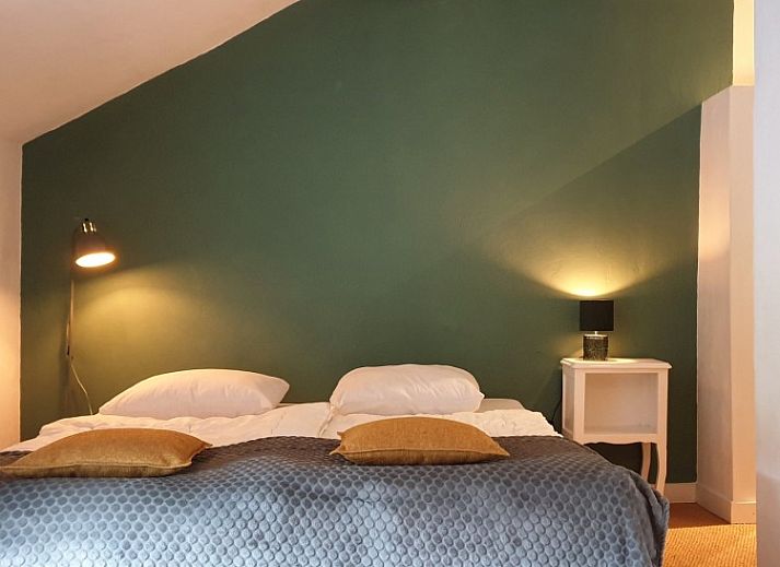 Comfortable sitting area in Au Foyer, vacation home in the Ardennes, with warm atmosphere.