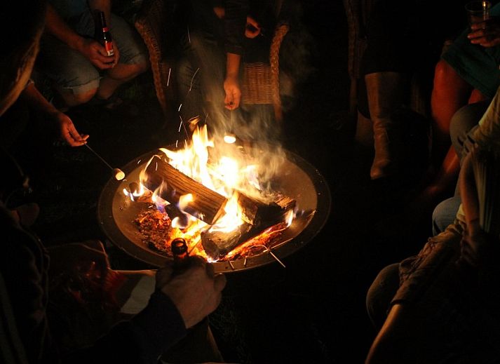 Het Huis Hiernaast, vakantiehuis in Houffalize, Ardennen, met rustieke stenen gevel.