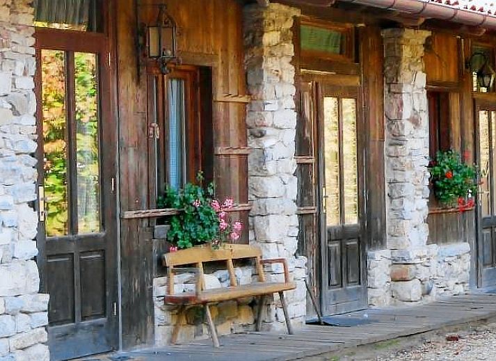 Rustic glamping lodge at Albero degli Alberi, surrounded by nature in Seren del Grappa, Veneto, Italy.