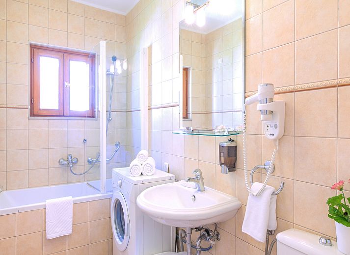Guest house 1040903 - Holiday property Dalmatia - Villa Cvita