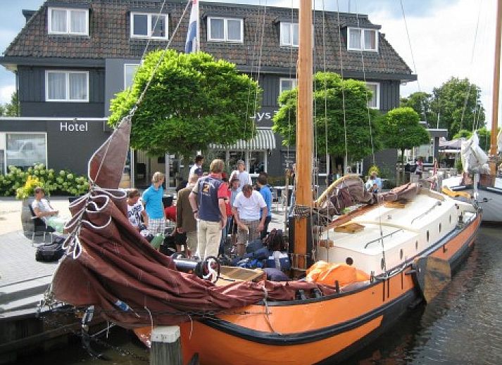 Verblijf 120129 • Boot Sneekermeer • De Oranje Schuit
