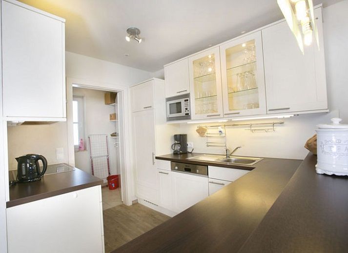 Ervaar de serene schoonheid van Lenk im Simmental vanaf het terras van het Stunning Alpin Apartment, midden in het Zwitserse Berner Oberland.