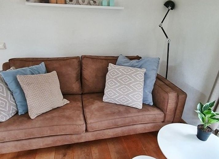 Sfeervolle avond bij vakantiehuis Mepke in Diever, Zuidwest Drenthe, met warme verlichting en bosrijke omgeving.