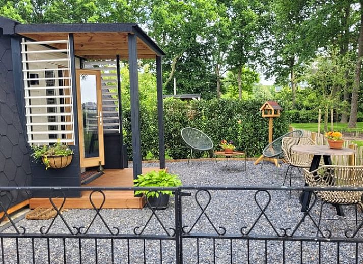 Vakantiehuis in Hoogeveen met charmante houten gevel en rustige omgeving in Zuidwest Drenthe.