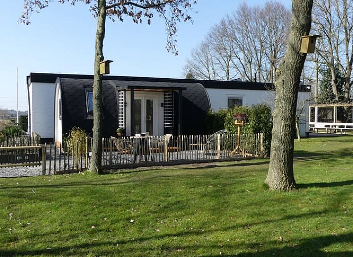 Vakantiehuis in Hoogeveen met charmante houten gevel en rustige omgeving in Zuidwest Drenthe.