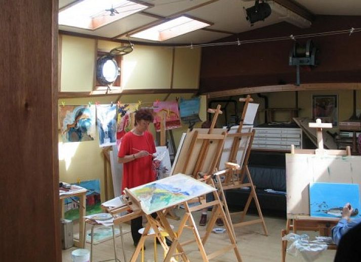 Motorschip Elisabeth in Leeuwarden biedt unieke overnachting op het water in Friesland.