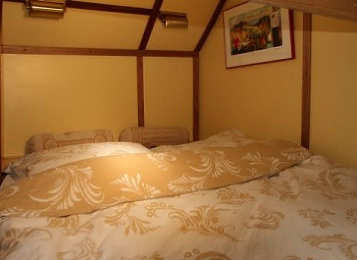 Vakantie op motorschip Elisabeth in Leeuwarden, geniet van het uitzicht over Friese wateren.