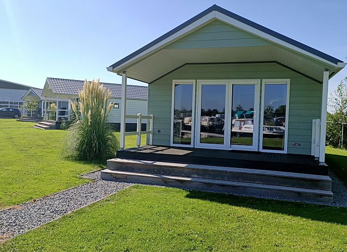 Gezellige woonkamer in vakantiehuis FR094 op Het Friese platteland