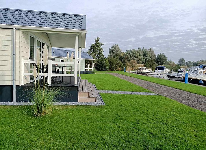 Historische straat in Friesland, dicht bij vakantiehuis FR094
