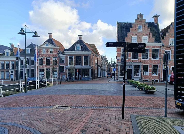 Historische straat in Friesland, dicht bij vakantiehuis FR094