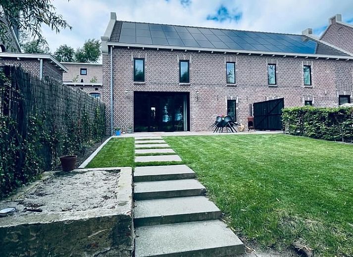 Vakantiehuisje in Lioessens met ruime tuin en terras, gelegen op het Friese platteland, Friesland.