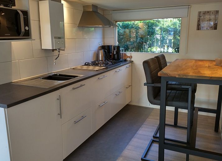 Veranda van Hosta vakantiehuis in Ootmarsum, Twente met comfortabele zitruimte.