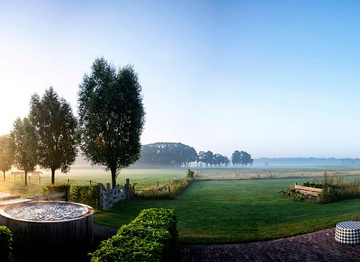 Vakantiehuis in Hoonhorst met moderne architectuur in de Vechtstreek, Overijssel.