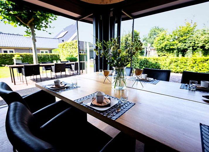 Uitzicht op Vakantiehuis in Hoonhorst bij zonsondergang, gelegen in de Vechtstreek, Overijssel.