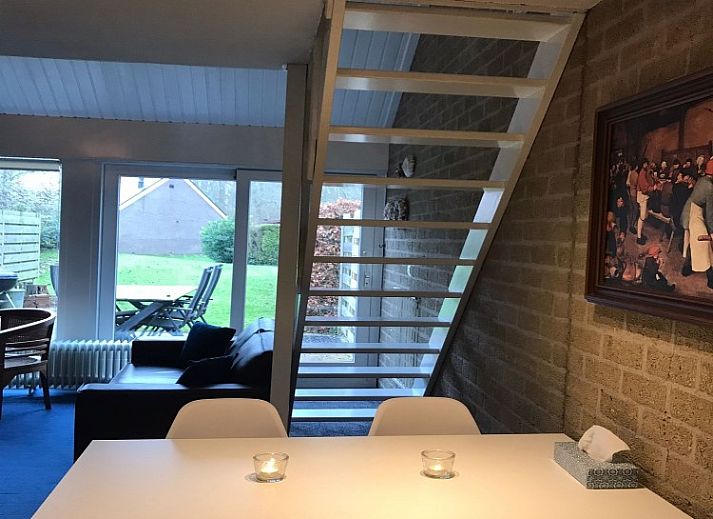 Terrace at Huisje Blauw in Bruinisse, vacation home in Zeeland with cozy outdoor space.