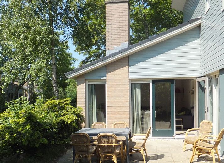 Moderne keuken in Kussengevecht Duinvilla, Den Haag, vakantiehuis aan de Noordzeekust met alle benodigde apparatuur.