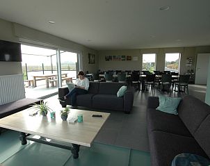 Comfortabele zithoek in 't Amusement vakantiehuis, Ieper, Belgi.