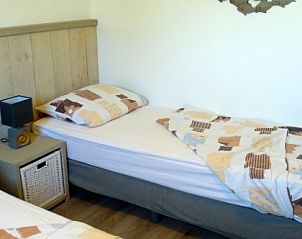 Knusse slaapkamer met eenpersoonsbedden in Texel - Geniet ervan bungalow in Den Burg, Texel met rustgevende decoratie.